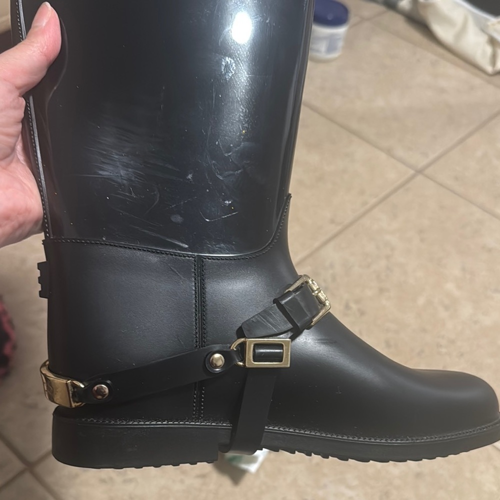 Stylish Black Riding Boots - Picture 2 of 5
